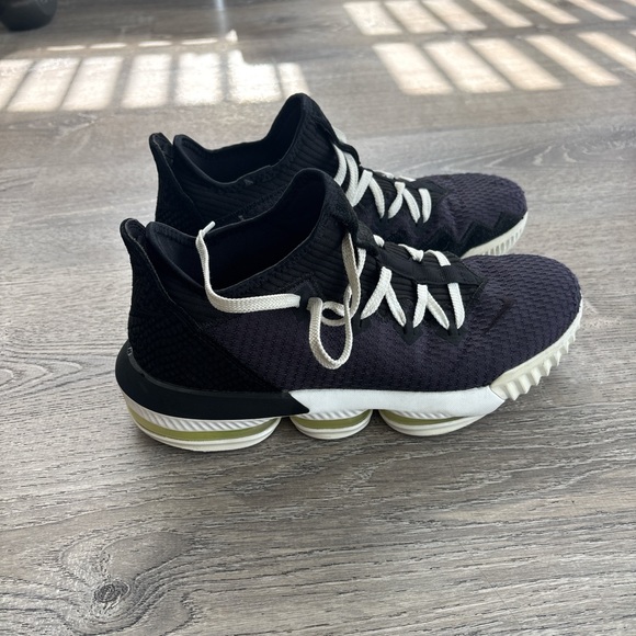 LeBron 16 - XVI Python - Picture 2 of 5